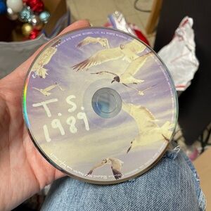 T.S. 1989 Taylor Swift Music CD with Bird Design